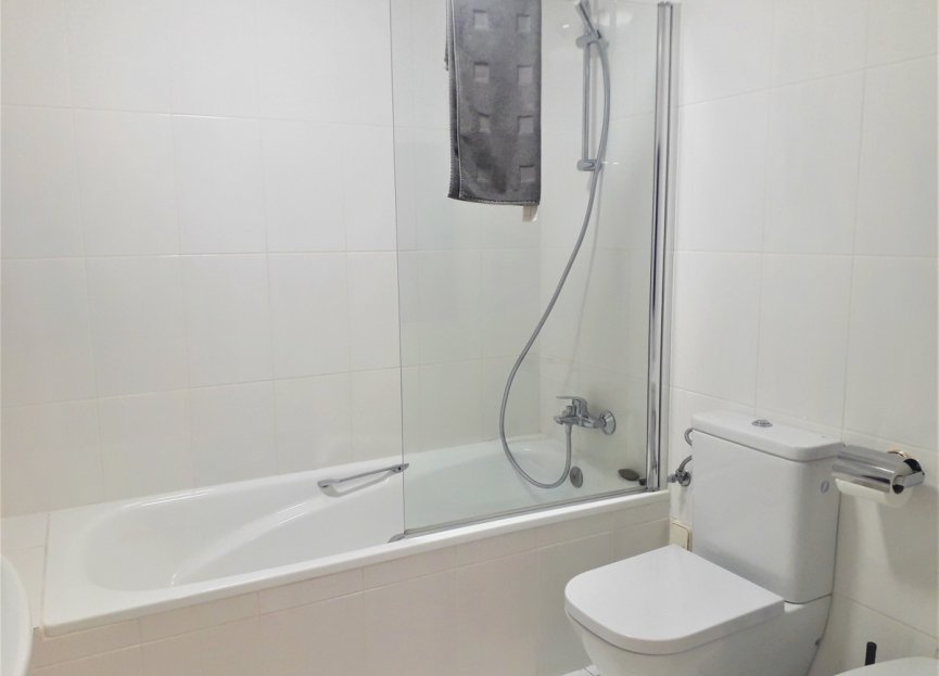 Resale - Apartment - Middle Floor Apartment - Estepona - Atalaya