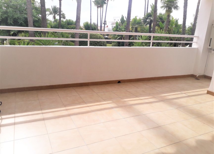 Resale - Apartment - Middle Floor Apartment - Estepona - Atalaya