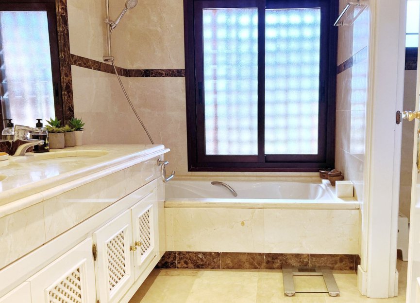 Resale - Apartment - Penthouse - Marbella - Nueva Andalucia