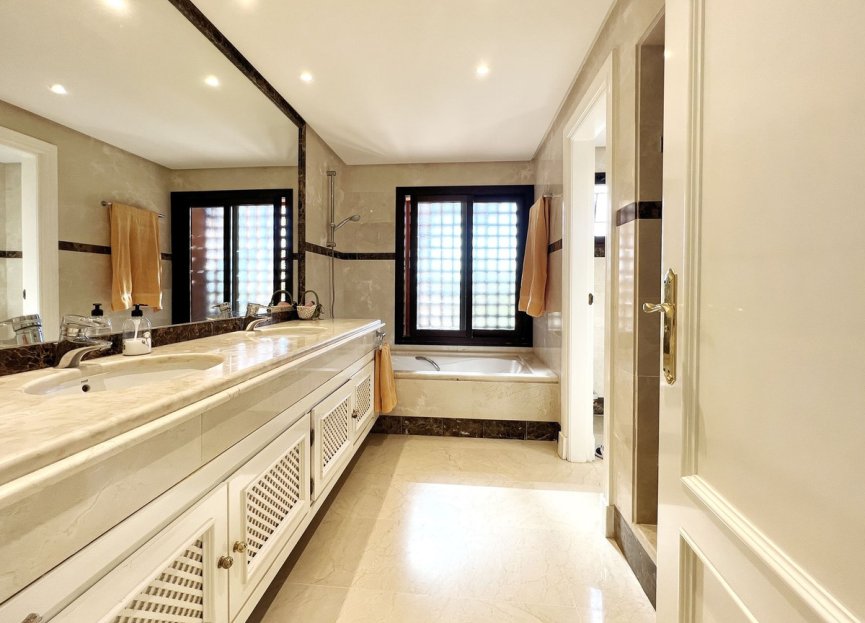 Resale - Apartment - Penthouse - Marbella - Nueva Andalucia