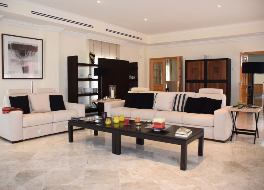 Resale - House - Detached Villa - Marbella - Santa Clara