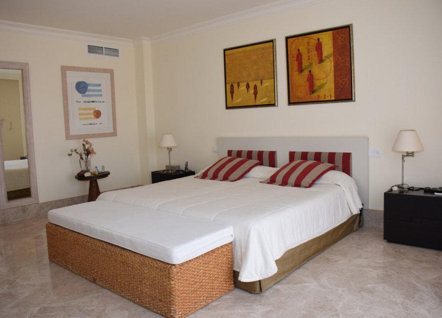 Resale - House - Detached Villa - Marbella - Santa Clara