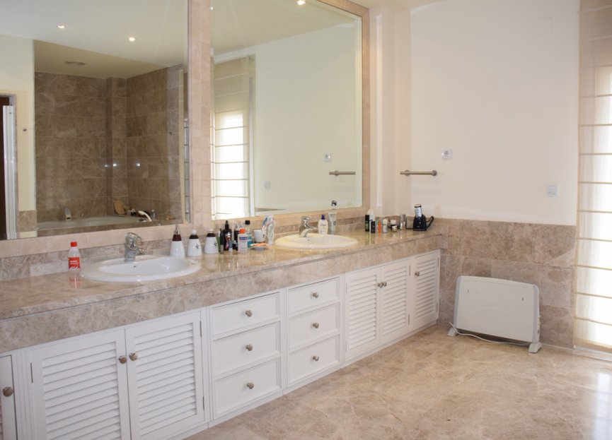 Resale - House - Detached Villa - Marbella - Santa Clara