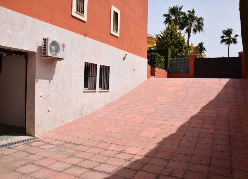 Resale - House - Detached Villa - Marbella - Santa Clara