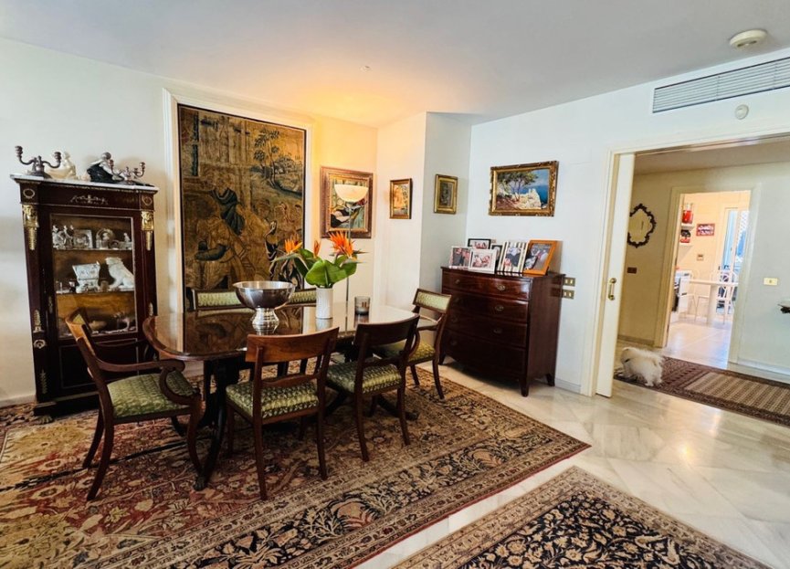 Resale - Apartment - Middle Floor Apartment - Marbella - Puerto Banús