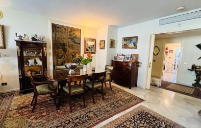 Resale - Apartment - Middle Floor Apartment - Marbella - Puerto Banús