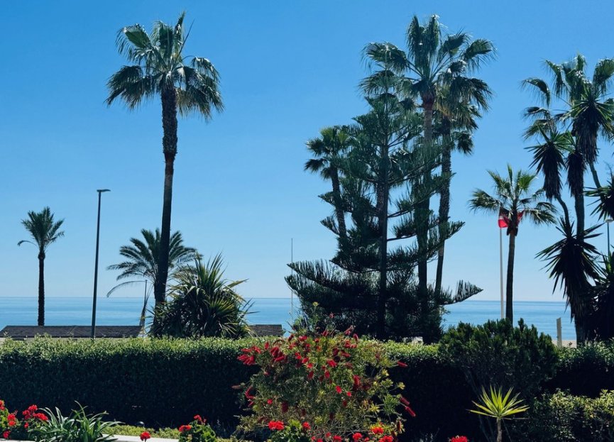 Resale - Apartment - Middle Floor Apartment - Marbella - Puerto Banús