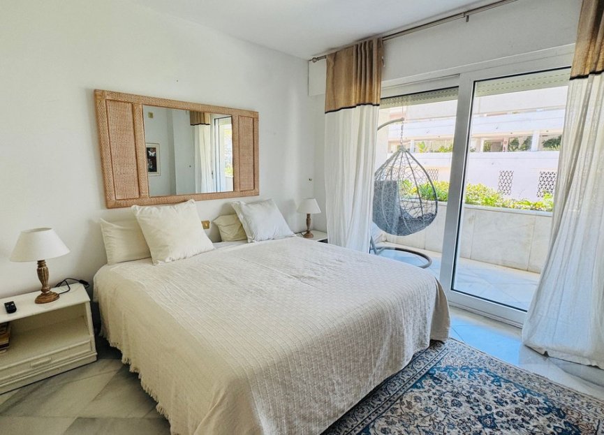 Resale - Apartment - Middle Floor Apartment - Marbella - Puerto Banús