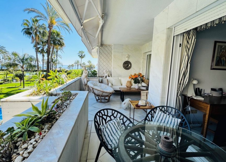 Resale - Apartment - Middle Floor Apartment - Marbella - Puerto Banús