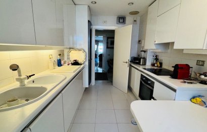 Resale - Apartment - Middle Floor Apartment - Marbella - Puerto Banús