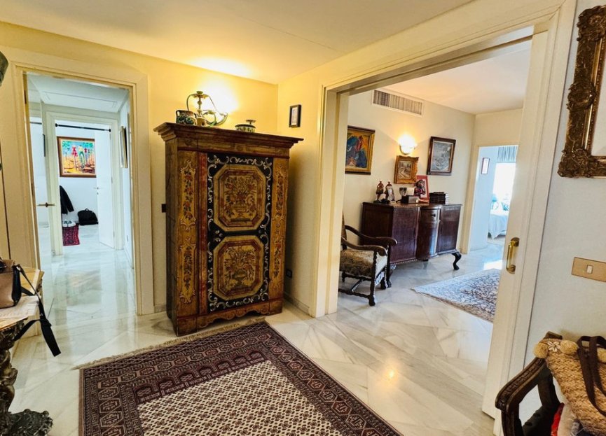 Resale - Apartment - Middle Floor Apartment - Marbella - Puerto Banús