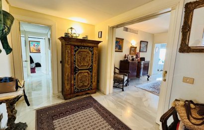 Resale - Apartment - Middle Floor Apartment - Marbella - Puerto Banús