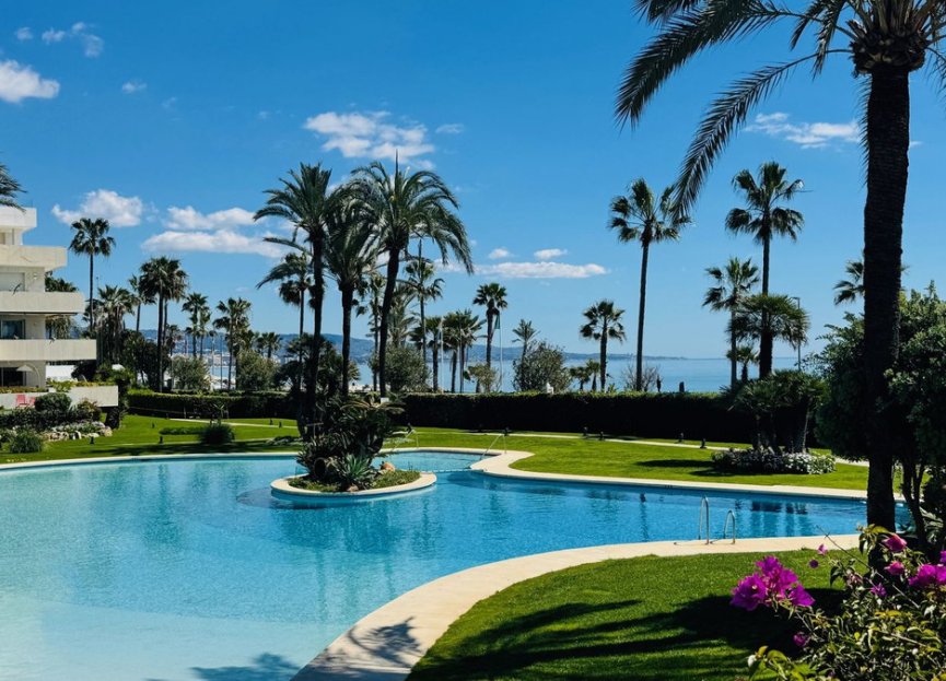 Resale - Apartment - Middle Floor Apartment - Marbella - Puerto Banús