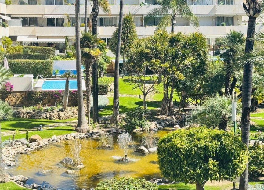 Resale - Apartment - Middle Floor Apartment - Marbella - Puerto Banús