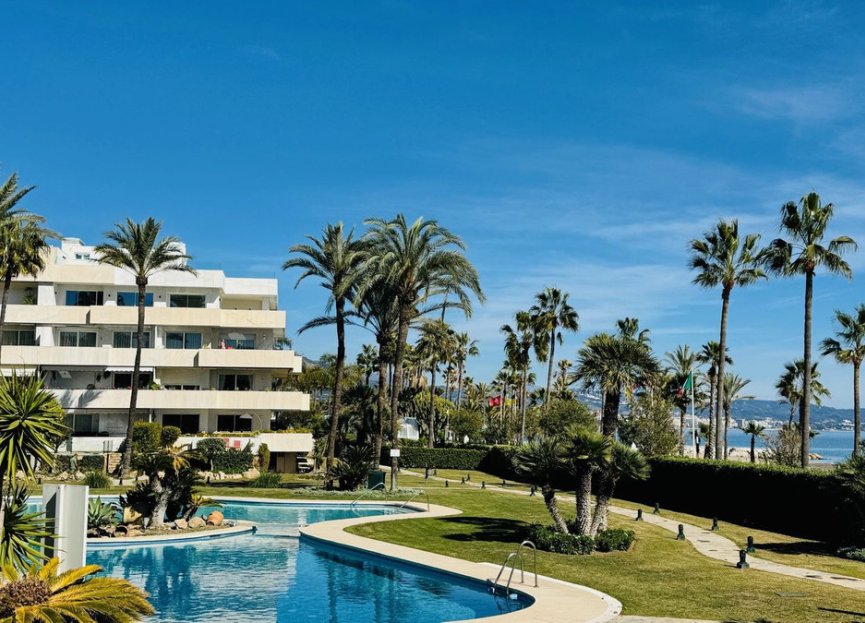 Resale - Apartment - Middle Floor Apartment - Marbella - Puerto Banús
