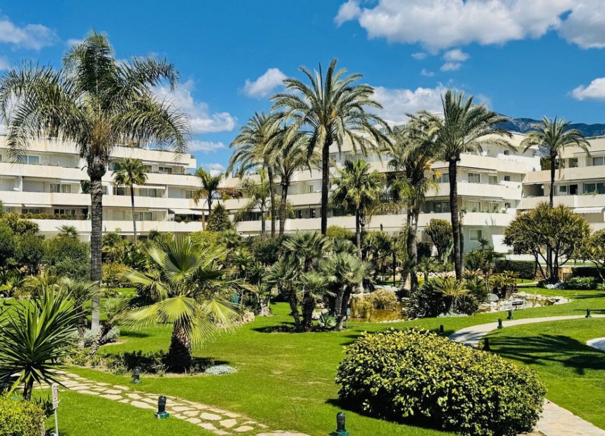 Resale - Apartment - Middle Floor Apartment - Marbella - Puerto Banús