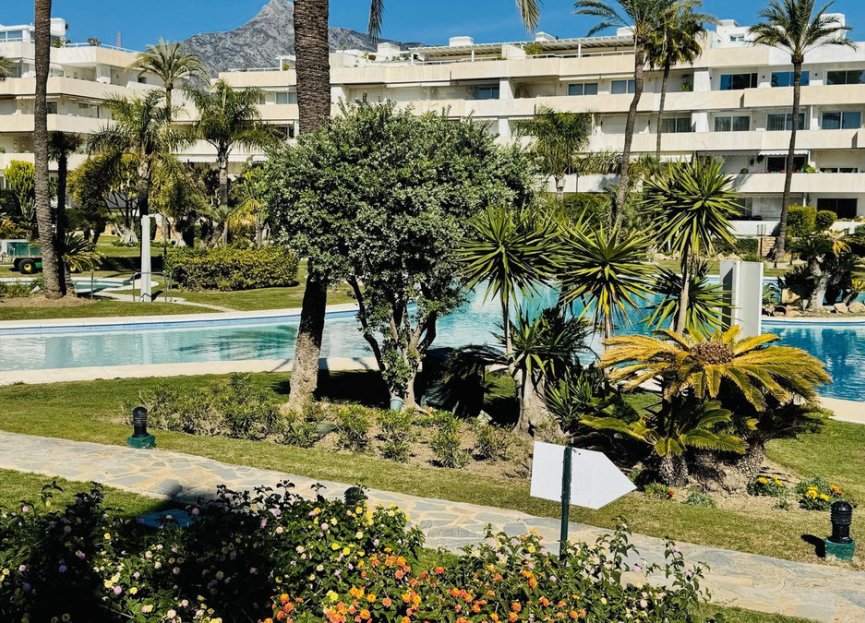 Resale - Apartment - Middle Floor Apartment - Marbella - Puerto Banús