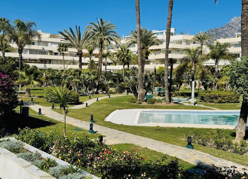 Resale - Apartment - Middle Floor Apartment - Marbella - Puerto Banús