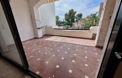 Resale - Apartment - Middle Floor Apartment - Estepona - Estepona Centro