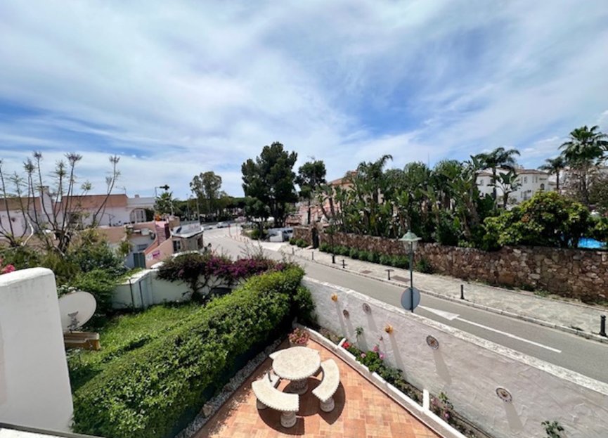 Resale - Apartment - Middle Floor Apartment - Estepona - Estepona Centro