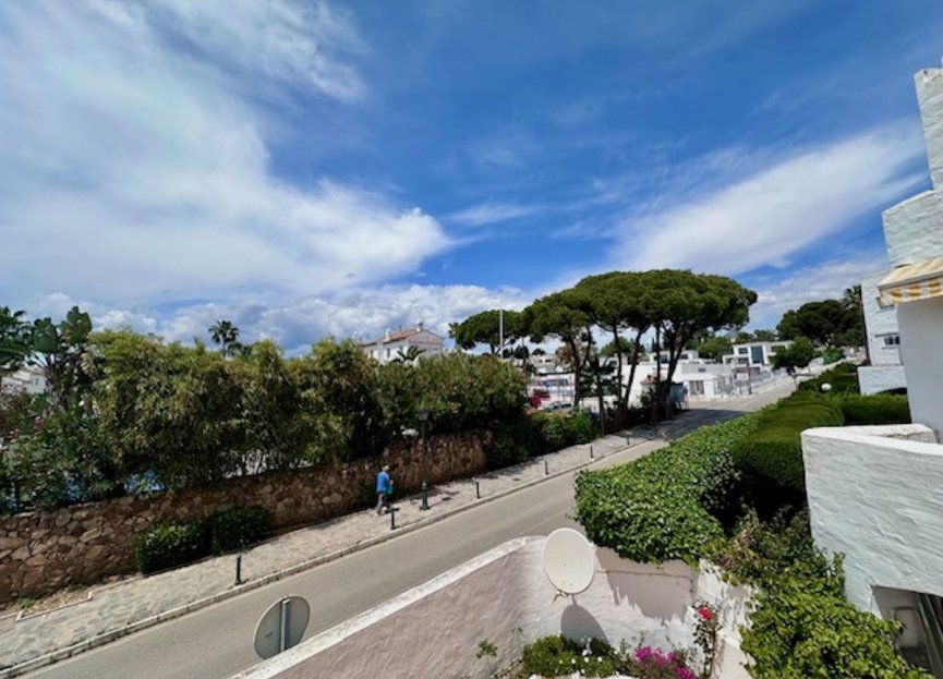 Resale - Apartment - Middle Floor Apartment - Estepona - Estepona Centro