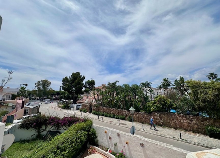 Resale - Apartment - Middle Floor Apartment - Estepona - Estepona Centro