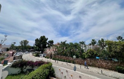 Resale - Apartment - Middle Floor Apartment - Estepona - Estepona Centro