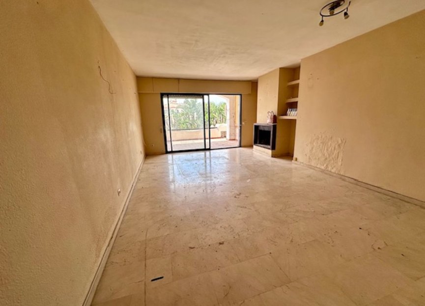Resale - Apartment - Middle Floor Apartment - Estepona - Estepona Centro