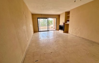 Resale - Apartment - Middle Floor Apartment - Estepona - Estepona Centro