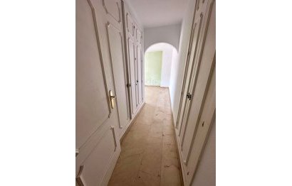 Resale - Apartment - Middle Floor Apartment - Estepona - Estepona Centro