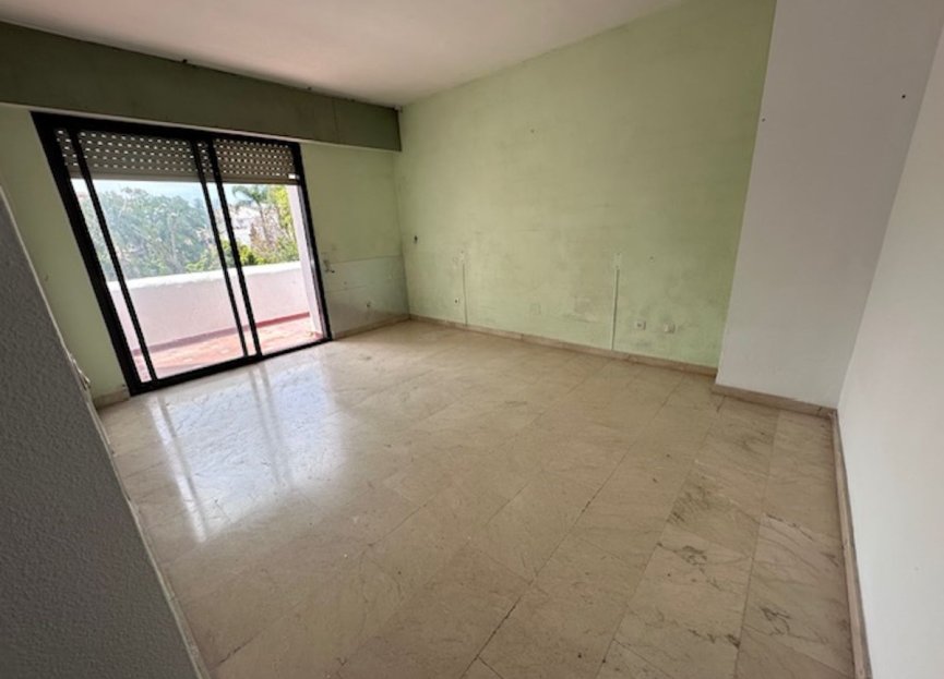 Resale - Apartment - Middle Floor Apartment - Estepona - Estepona Centro