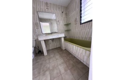 Resale - Apartment - Middle Floor Apartment - Estepona - Estepona Centro