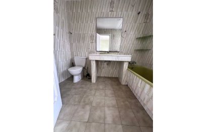 Resale - Apartment - Middle Floor Apartment - Estepona - Estepona Centro