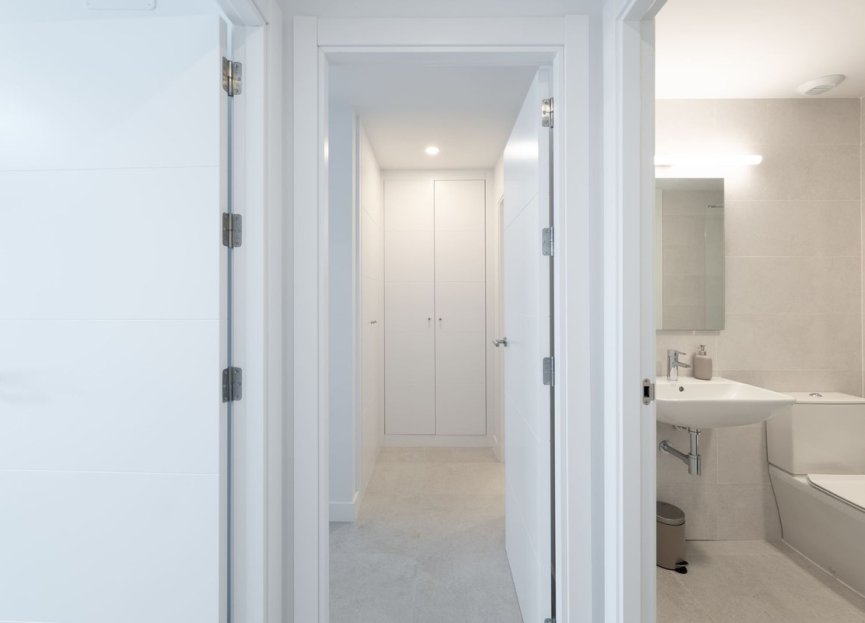 Resale - Apartment - Middle Floor Apartment - Estepona - Estepona Centro