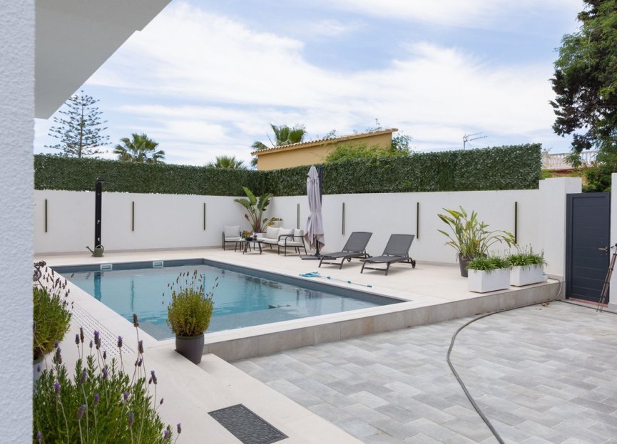 Resale - House - Detached Villa - Benalmádena - Benalmadena Centro