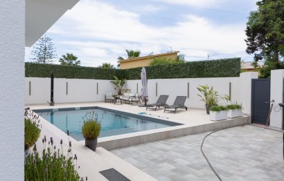 Resale - House - Detached Villa - Benalmádena - Benalmadena Centro