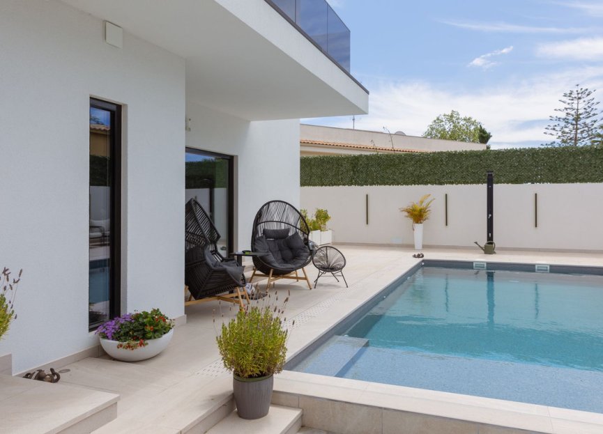 Resale - House - Detached Villa - Benalmádena - Benalmadena Centro