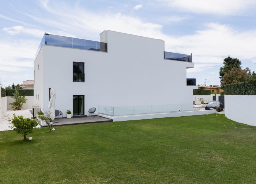 Resale - House - Detached Villa - Benalmádena - Benalmadena Centro