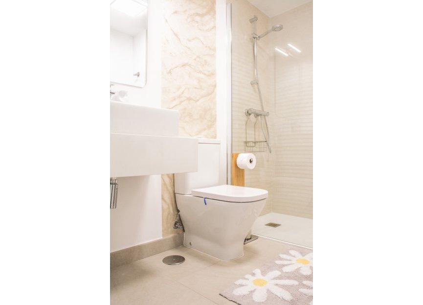 Resale - Apartment - Middle Floor Apartment - Estepona - Estepona Centro