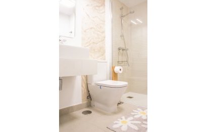 Resale - Apartment - Middle Floor Apartment - Estepona - Estepona Centro