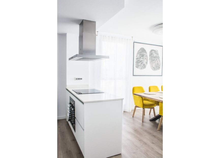 Resale - Apartment - Middle Floor Apartment - Estepona - Estepona Centro