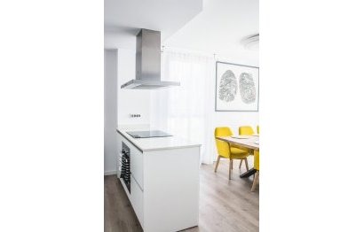 Resale - Apartment - Middle Floor Apartment - Estepona - Estepona Centro