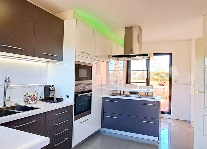 Resale - Apartment - Penthouse - Estepona - New Golden Mile