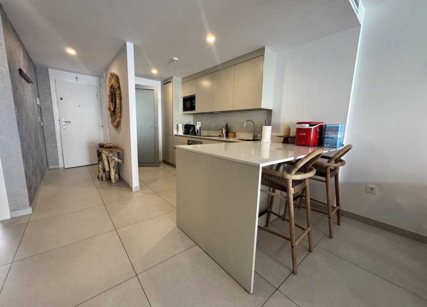 Resale - Apartment - Middle Floor Apartment - Marbella - Elviria