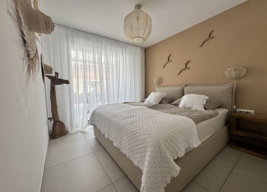 Resale - Apartment - Middle Floor Apartment - Marbella - Elviria