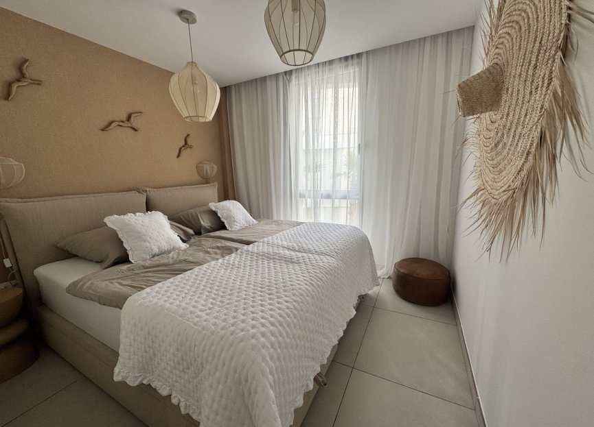 Resale - Apartment - Middle Floor Apartment - Marbella - Elviria