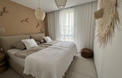 Resale - Apartment - Middle Floor Apartment - Marbella - Elviria