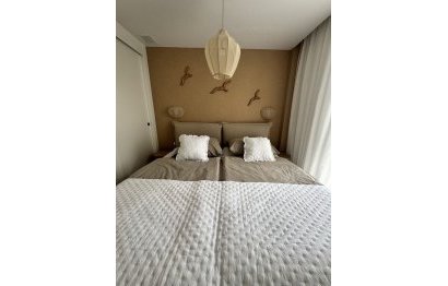 Resale - Apartment - Middle Floor Apartment - Marbella - Elviria