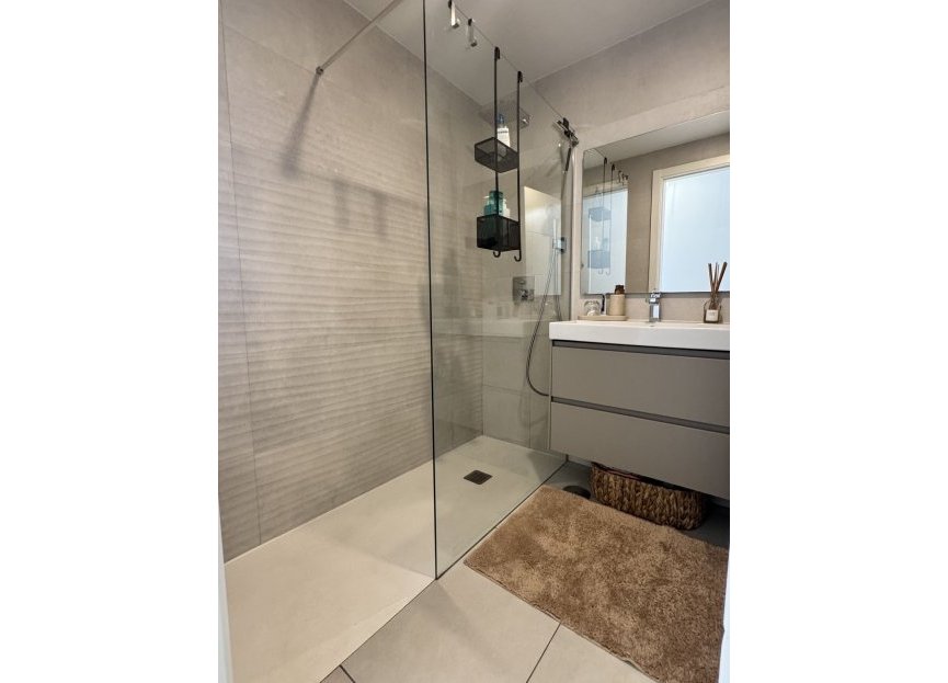 Resale - Apartment - Middle Floor Apartment - Marbella - Elviria