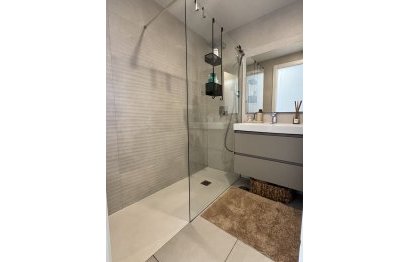 Resale - Apartment - Middle Floor Apartment - Marbella - Elviria